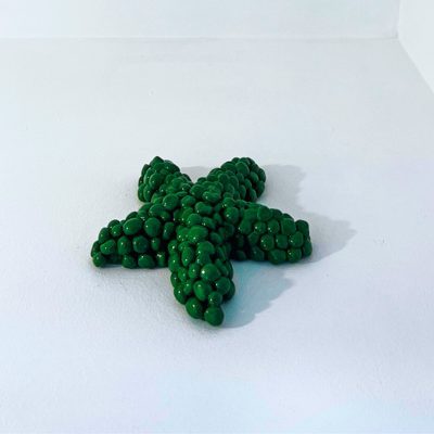 Verde Monte é unha peza de cerámica elaborada nos talleres de APAMP (Asociación de Familias de Persoas con Parálise Cerebral) para a marca A Casa Rodante