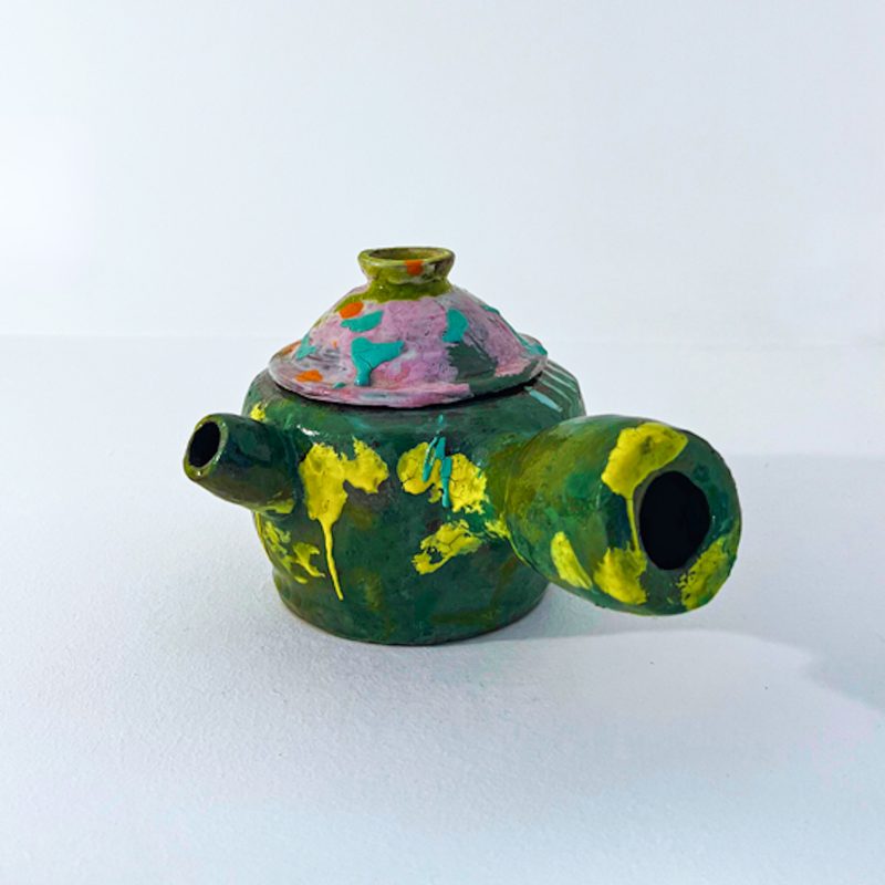 Teteira Verde é unha peza única de cerámica elaborada nos talleres de APAMP (Asociación de Familias de Persoas con Parálise Cerebral) para a marca A Casa Rodante