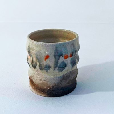 Lumes Fauos é unha peza única de cerámica rakú elaborada nos talleres de APAMP (Asociación de Familias de Persoas con Parálise Cerebral) para a marca A Casa Rodante