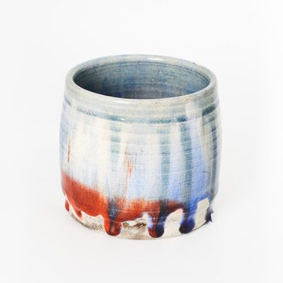 Azul Royal é unha peza única de cerámica rakú elaborada nos talleres de APAMP (Asociación de Familias de Persoas con Parálise Cerebral) para a marca A Casa Rodante